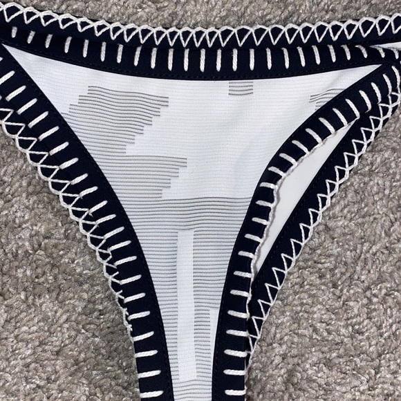 Elle Jay Bikini - Picture 2 of 5